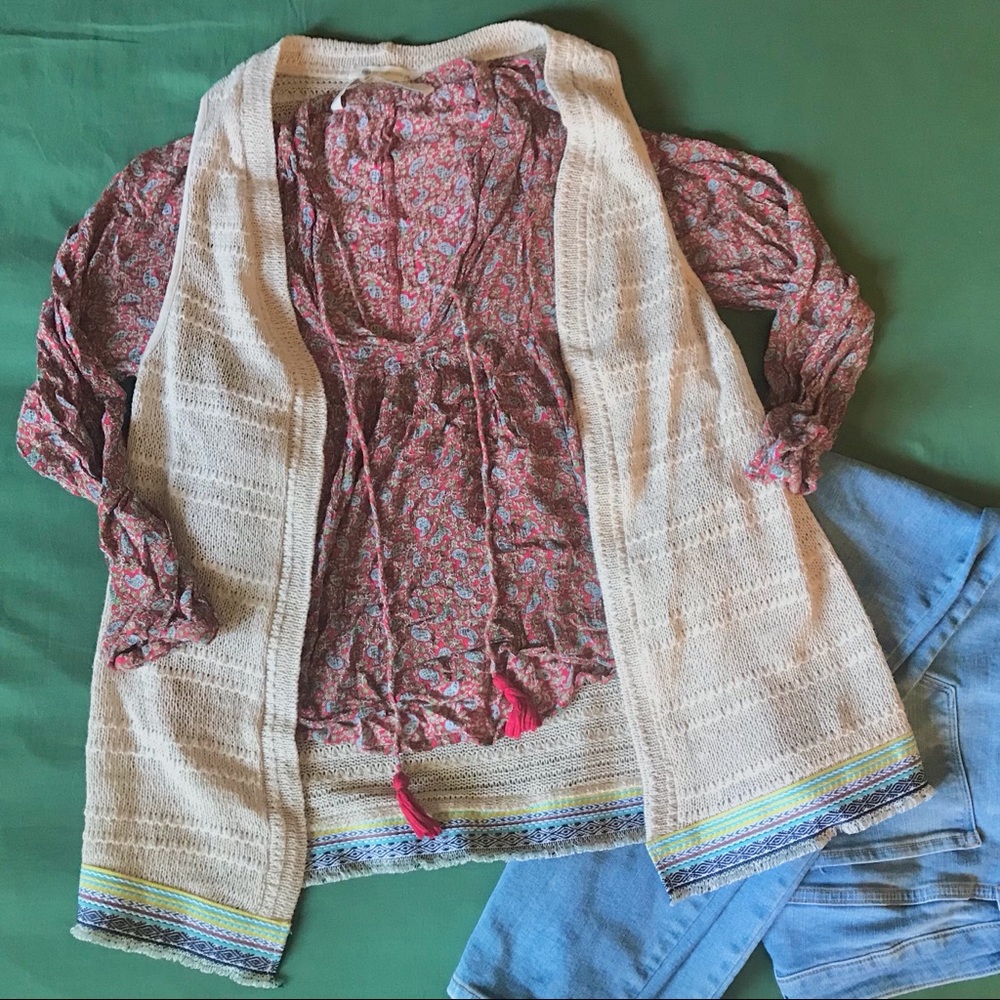 Sleeveless knit sweater/cardigan